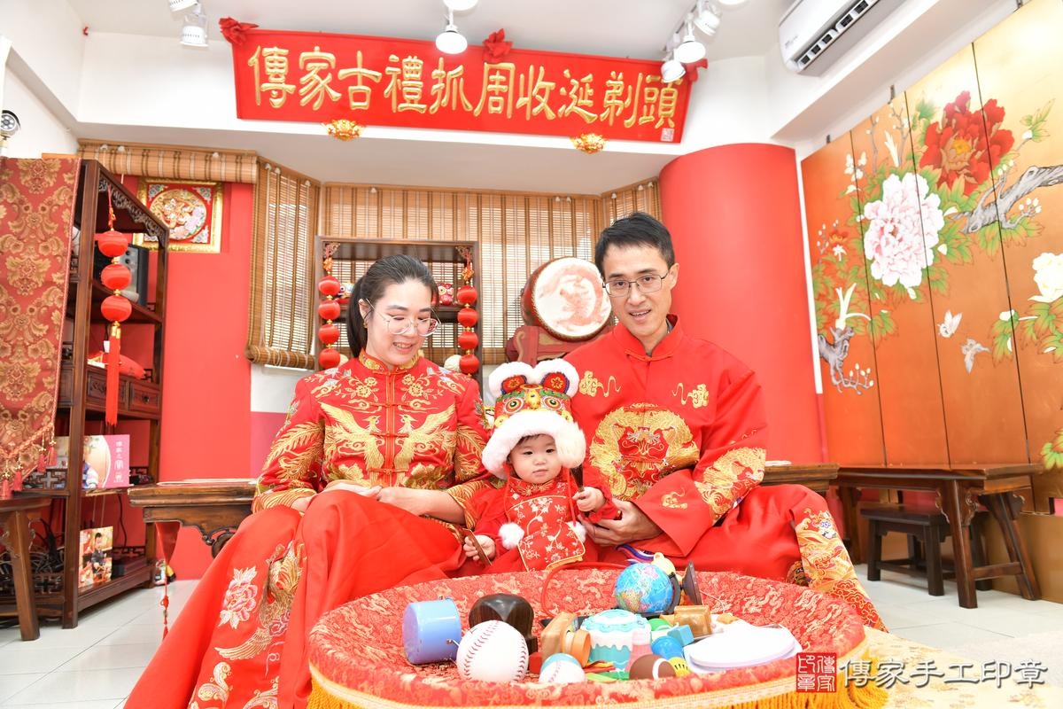 傳家手工印章高雄店、抓周、度晬、中國風會場、抓周道具物品、抓周證書、滿周歲、蓉蓉寶寶、高雄市、拍照、生日快樂