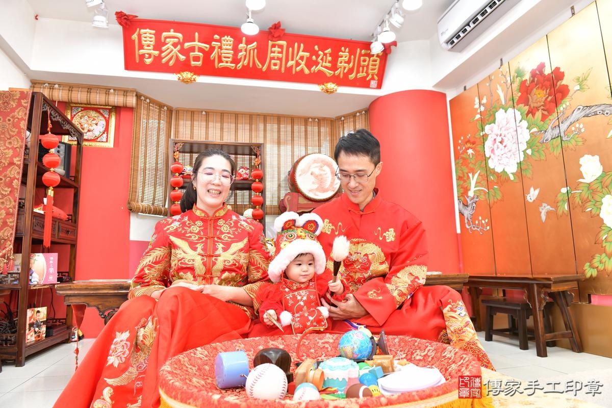 傳家手工印章高雄店、抓周、度晬、中國風會場、抓周道具物品、抓周證書、滿周歲、蓉蓉寶寶、高雄市、拍照、生日快樂