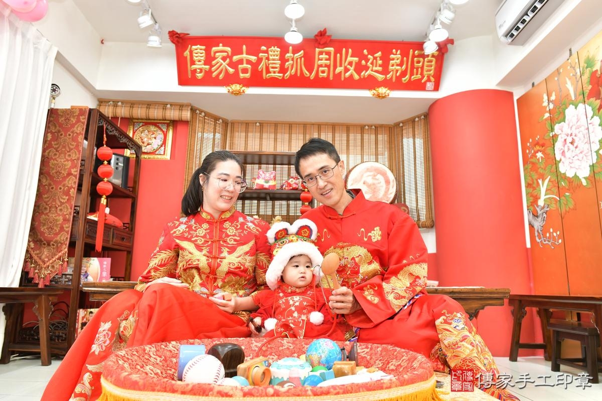 傳家手工印章高雄店、抓周、度晬、中國風會場、抓周道具物品、抓周證書、滿周歲、蓉蓉寶寶、高雄市、拍照、生日快樂