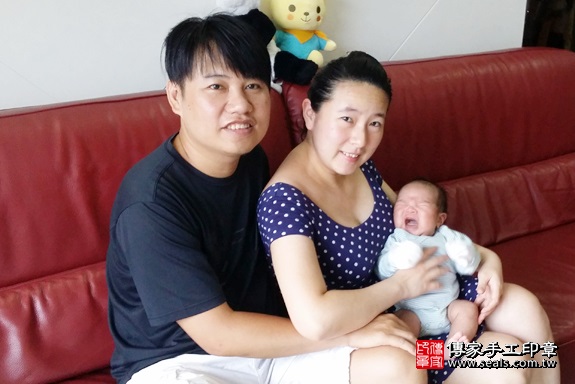 剃胎毛、滿月剃頭、嬰兒剃頭、嬰兒理髮、嬰兒剃髮、嬰兒剃胎毛、嬰兒滿月剃頭、寶寶剃頭、剃胎毛儀式、剃胎毛吉祥話、滿月剃頭儀式、滿月剃頭吉祥話、寶寶剃胎毛、寶寶滿月剃頭理髮、 新北市汐止地區剃胎毛、新北市汐止地區滿月剃頭、新北市汐止地區嬰兒剃頭剃胎毛、新北市汐止地區嬰兒理髮、新北市嬰兒剃髮、涂寶寶(新北汐止區到府嬰兒寶寶滿月剃頭理髮、免費到府嬰兒剃胎毛儀式吉祥話)。到府剃頭剃胎毛主持、專業拍照、DVD光碟、證書。★購買「臍帶章、肚臍章、胎毛筆刷印章」贈送：剃頭、收涎、抓周，三選一。2017.10.14照片2