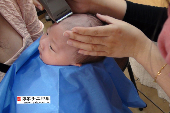 黃寶寶(新北市永和區嬰兒寶寶滿月剃頭理髮、免費嬰兒剃胎毛儀式吉祥話)。中國風會場，爸媽寶貝免費穿「日中韓」古裝禮服。專業拍照、DVD光碟、證書。★購買「臍帶章、肚臍章、胎毛筆刷印章」贈送：剃頭、收涎、抓周，三選一。 2014.03.1 照片16