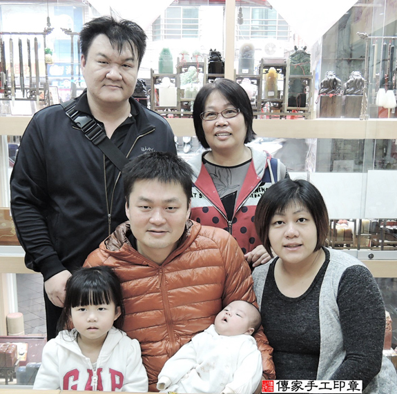 洪寶寶(新北永和區嬰兒寶寶滿月剃頭理髮、免費嬰兒剃胎毛儀式吉祥話)。中國風會場，爸媽寶貝免費穿「日中韓」古裝禮服。專業拍照、DVD光碟、證書。★購買「臍帶章、肚臍章、胎毛筆刷印章」贈送：剃頭、收涎、抓周，三選一。 2015.11.30 照片2