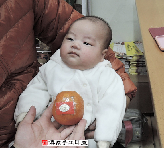 洪寶寶(新北永和區嬰兒寶寶滿月剃頭理髮、免費嬰兒剃胎毛儀式吉祥話)。中國風會場，爸媽寶貝免費穿「日中韓」古裝禮服。專業拍照、DVD光碟、證書。★購買「臍帶章、肚臍章、胎毛筆刷印章」贈送：剃頭、收涎、抓周，三選一。 2015.11.30 照片8