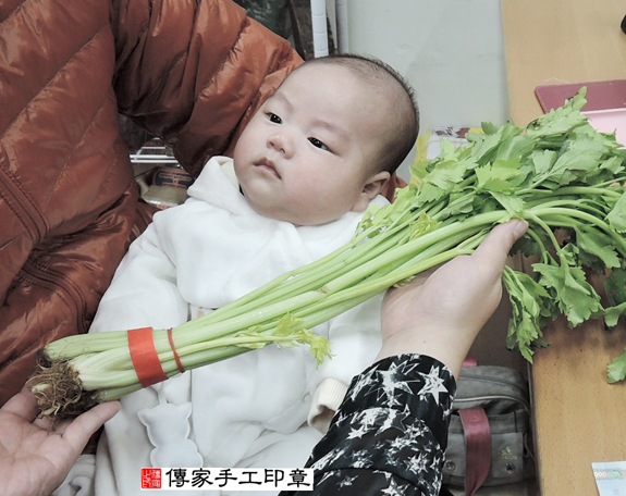洪寶寶(新北永和區嬰兒寶寶滿月剃頭理髮、免費嬰兒剃胎毛儀式吉祥話)。中國風會場，爸媽寶貝免費穿「日中韓」古裝禮服。專業拍照、DVD光碟、證書。★購買「臍帶章、肚臍章、胎毛筆刷印章」贈送：剃頭、收涎、抓周，三選一。 2015.11.30 照片12