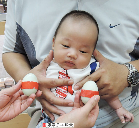 呂寶寶(新北永和區嬰兒寶寶滿月剃頭理髮、免費嬰兒剃胎毛儀式吉祥話)。中國風會場，爸媽寶貝免費穿「日中韓」古裝禮服。專業拍照、DVD光碟、證書。★購買「臍帶章、肚臍章、胎毛筆刷印章」贈送：剃頭、收涎、抓周，三選一。 2015.04.18 照片4