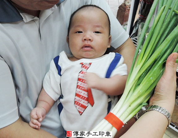 呂寶寶(新北永和區嬰兒寶寶滿月剃頭理髮、免費嬰兒剃胎毛儀式吉祥話)。中國風會場，爸媽寶貝免費穿「日中韓」古裝禮服。專業拍照、DVD光碟、證書。★購買「臍帶章、肚臍章、胎毛筆刷印章」贈送：剃頭、收涎、抓周，三選一。 2015.04.18 照片10