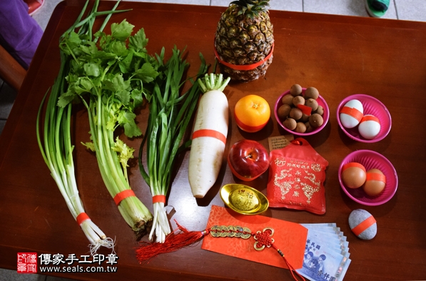 剃胎毛、滿月剃頭、嬰兒剃頭、嬰兒理髮、嬰兒剃髮、嬰兒剃胎毛、嬰兒滿月剃頭、寶寶剃頭、剃胎毛儀式、剃胎毛吉祥話、滿月剃頭儀式、滿月剃頭吉祥話、寶寶剃胎毛、寶寶滿月剃頭理髮、 桃園市剃胎毛、桃園市滿月剃頭、 桃園市嬰兒剃頭剃胎毛、桃園市嬰兒理髮、桃園市嬰兒剃髮、李小花(桃園市到府嬰兒寶寶滿月剃頭理髮、免費到府嬰兒剃胎毛儀式吉祥話)。到府剃頭剃胎毛主持、專業拍照、DVD光碟、證書。★購買「臍帶章、肚臍章、胎毛筆刷印章」贈送：剃頭、收涎、抓周，三選一。2016.02.21 照片1