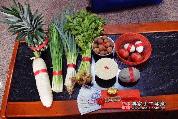 剃胎毛、滿月剃頭、嬰兒剃頭、嬰兒理髮、嬰兒剃髮、嬰兒剃胎毛、嬰兒滿月剃頭、寶寶剃頭、剃胎毛儀式、剃胎毛吉祥話、滿月剃頭儀式、滿月剃頭吉祥話、寶寶剃胎毛、寶寶滿月剃頭理髮、 台中市南屯地區剃胎毛、台中市南屯地區滿月剃頭、台中市南屯地區嬰兒剃頭剃胎毛、台中市南屯地區嬰兒理髮、台中市嬰兒剃髮、 張寶寶(台中南屯區到府嬰兒寶寶滿月剃頭理髮、免費到府嬰兒剃胎毛儀式吉祥話)。到府剃頭剃胎毛主持、專業拍照、DVD光碟、證書。★購買「臍帶章、肚臍章、胎毛筆刷印章」贈送：剃頭、收涎、抓周，三選一。2017.09.03照片1