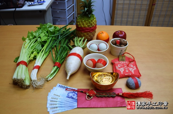 剃胎毛、滿月剃頭、嬰兒剃頭、嬰兒理髮、嬰兒剃髮、嬰兒剃胎毛、嬰兒滿月剃頭、寶寶剃頭、剃胎毛儀式、剃胎毛吉祥話、滿月剃頭儀式、滿月剃頭吉祥話、寶寶剃胎毛、寶寶滿月剃頭理髮、台中北區剃胎毛、台中北區滿月剃頭、台中北區嬰兒剃頭剃胎毛、台中北區嬰兒理髮、台中北區嬰兒剃髮、楊寶寶(台中北區嬰兒寶寶滿月剃頭理髮、免費嬰兒剃胎毛儀式吉祥話)。中國風會場，爸媽寶貝免費穿「日中韓」古裝禮服。專業拍照、DVD光碟、證書。★購買「臍帶章、肚臍章、胎毛筆刷印章」贈送：剃頭、收涎、抓周，三選一。2016.03.14  照片1
