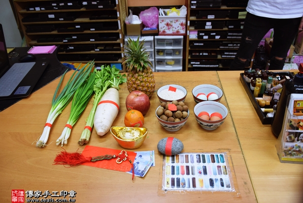 剃胎毛、滿月剃頭、嬰兒剃頭、嬰兒理髮、嬰兒剃髮、嬰兒剃胎毛、嬰兒滿月剃頭、寶寶剃頭、剃胎毛儀式、剃胎毛吉祥話、滿月剃頭儀式、滿月剃頭吉祥話、寶寶剃胎毛、寶寶滿月剃頭理髮、新北永和區剃胎毛、新北永和區滿月剃頭、新北永和區嬰兒剃頭剃胎毛、新北永和區嬰兒理髮、新北永和區嬰兒剃髮、林寶寶(新北永和區嬰兒寶寶滿月剃頭理髮、免費嬰兒剃胎毛儀式吉祥話)。中國風會場，爸媽寶貝免費穿「日中韓」古裝禮服。專業拍照、DVD光碟、證書。★購買「臍帶章、肚臍章、胎毛筆刷印章」贈送：剃頭、收涎、抓周，三選一。2016.04.30  照片1