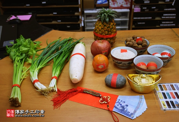 剃胎毛、滿月剃頭、嬰兒剃頭、嬰兒理髮、嬰兒剃髮、嬰兒剃胎毛、嬰兒滿月剃頭、寶寶剃頭、剃胎毛儀式、剃胎毛吉祥話、滿月剃頭儀式、滿月剃頭吉祥話、寶寶剃胎毛、寶寶滿月剃頭理髮、新北永和區剃胎毛、新北永和區滿月剃頭、新北永和區嬰兒剃頭剃胎毛、新北永和區嬰兒理髮、新北永和區嬰兒剃髮、吳寶寶(新北永和區嬰兒寶寶滿月剃頭理髮、免費嬰兒剃胎毛儀式吉祥話)。中國風會場，爸媽寶貝免費穿「日中韓」古裝禮服。專業拍照、DVD光碟、證書。★購買「臍帶章、肚臍章、胎毛筆刷印章」贈送：剃頭、收涎、抓周，三選一。2016.05.18  照片1