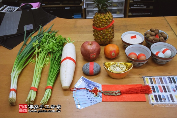 剃胎毛、滿月剃頭、嬰兒剃頭、嬰兒理髮、嬰兒剃髮、嬰兒剃胎毛、嬰兒滿月剃頭、寶寶剃頭、剃胎毛儀式、剃胎毛吉祥話、滿月剃頭儀式、滿月剃頭吉祥話、寶寶剃胎毛、寶寶滿月剃頭理髮、新北永和區剃胎毛、新北永和區滿月剃頭、新北永和區嬰兒剃頭剃胎毛、新北永和區嬰兒理髮、新北永和區嬰兒剃髮、張寶寶(新北永和區嬰兒寶寶滿月剃頭理髮、免費嬰兒剃胎毛儀式吉祥話)。中國風會場，爸媽寶貝免費穿「日中韓」古裝禮服。專業拍照、DVD光碟、證書。★購買「臍帶章、肚臍章、胎毛筆刷印章」贈送：剃頭、收涎、抓周，三選一。2016.06.27  照片1