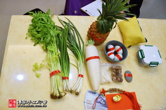 剃胎毛、滿月剃頭、嬰兒剃頭、嬰兒理髮、嬰兒剃髮、嬰兒剃胎毛、嬰兒滿月剃頭、寶寶剃頭、剃胎毛儀式、剃胎毛吉祥話、滿月剃頭儀式、滿月剃頭吉祥話、寶寶剃胎毛、寶寶滿月剃頭理髮、 台中西屯區剃胎毛、台中西屯區滿月剃頭、 台中西屯區嬰兒剃頭剃胎毛、台中西屯區嬰兒理髮、台中西屯區嬰兒剃髮、劉寶寶(台中西屯區到府嬰兒寶寶滿月剃頭理髮、免費到府嬰兒剃胎毛儀式吉祥話)。到府剃頭剃胎毛主持、專業拍照、DVD光碟、證書。★購買「臍帶章、肚臍章、胎毛筆刷印章」贈送：剃頭、收涎、抓周，三選一。2016.07.20  照片1