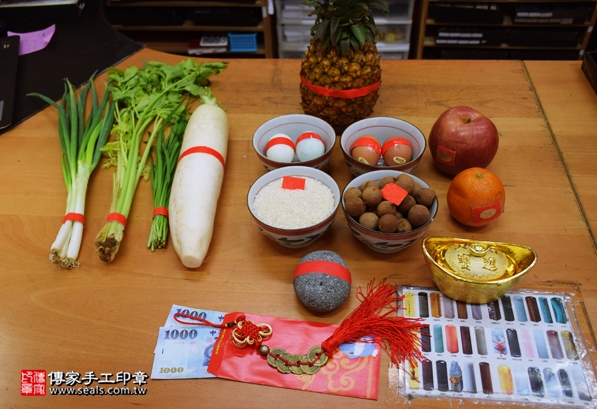 剃胎毛、滿月剃頭、嬰兒剃頭、嬰兒理髮、嬰兒剃髮、嬰兒剃胎毛、嬰兒滿月剃頭、寶寶剃頭、剃胎毛儀式、剃胎毛吉祥話、滿月剃頭儀式、滿月剃頭吉祥話、寶寶剃胎毛、寶寶滿月剃頭理髮、新北永和區剃胎毛、新北永和區滿月剃頭、新北永和區嬰兒剃頭剃胎毛、新北永和區嬰兒理髮、新北永和區嬰兒剃髮、陳寶寶(新北永和區嬰兒寶寶滿月剃頭理髮、免費嬰兒剃胎毛儀式吉祥話)。中國風會場，爸媽寶貝免費穿「日中韓」古裝禮服。專業拍照、DVD光碟、證書。★購買「臍帶章、肚臍章、胎毛筆刷印章」贈送：剃頭、收涎、抓周，三選一。2016.05.15  照片1