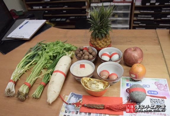 剃胎毛、滿月剃頭、嬰兒剃頭、嬰兒理髮、嬰兒剃髮、嬰兒剃胎毛、嬰兒滿月剃頭、寶寶剃頭、剃胎毛儀式、剃胎毛吉祥話、滿月剃頭儀式、滿月剃頭吉祥話、寶寶剃胎毛、寶寶滿月剃頭理髮、新北永和區剃胎毛、新北永和區滿月剃頭、新北永和區嬰兒剃頭剃胎毛、新北永和區嬰兒理髮、新北永和區嬰兒剃髮、李寶寶(新北永和區嬰兒寶寶滿月剃頭理髮、免費嬰兒剃胎毛儀式吉祥話)。中國風會場，爸媽寶貝免費穿「日中韓」古裝禮服。專業拍照、DVD光碟、證書。★購買「臍帶章、肚臍章、胎毛筆刷印章」贈送：剃頭、收涎、抓周，三選一。2016.08.05  照片1