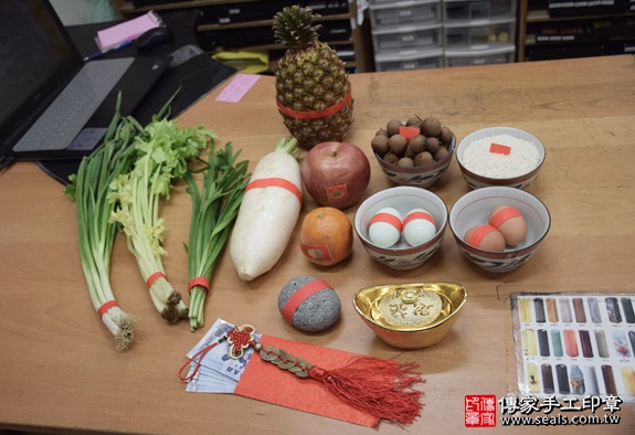 剃胎毛、滿月剃頭、嬰兒剃頭、嬰兒理髮、嬰兒剃髮、嬰兒剃胎毛、嬰兒滿月剃頭、寶寶剃頭、剃胎毛儀式、剃胎毛吉祥話、滿月剃頭儀式、滿月剃頭吉祥話、寶寶剃胎毛、寶寶滿月剃頭理髮、新北永和區剃胎毛、新北永和區滿月剃頭、新北永和區嬰兒剃頭剃胎毛、新北永和區嬰兒理髮、新北永和區嬰兒剃髮、蔡寶寶(新北永和區嬰兒寶寶滿月剃頭理髮、免費嬰兒剃胎毛儀式吉祥話)。中國風會場，爸媽寶貝免費穿「日中韓」古裝禮服。專業拍照、DVD光碟、證書。★購買「臍帶章、肚臍章、胎毛筆刷印章」贈送：剃頭、收涎、抓周，三選一。2016.03.12 照片1