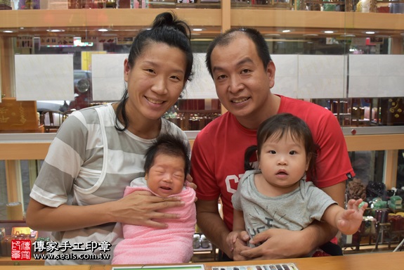 剃胎毛、滿月剃頭、嬰兒剃頭、嬰兒理髮、嬰兒剃髮、嬰兒剃胎毛、嬰兒滿月剃頭、寶寶剃頭、剃胎毛儀式、剃胎毛吉祥話、滿月剃頭儀式、滿月剃頭吉祥話、寶寶剃胎毛、寶寶滿月剃頭理髮、 新北市永和區剃胎毛、新北市永和區滿月剃頭、新北市永和區嬰兒剃頭剃胎毛、新北市永和區嬰兒理髮、新北市嬰兒剃髮、廖寶寶(新北永和區嬰兒寶寶滿月剃頭理髮、免費嬰兒剃胎毛儀式吉祥話)。中國風會場，爸媽寶貝免費穿「日中韓」古裝禮服。專業拍照、DVD光碟、證書。★購買「臍帶章、肚臍章、胎毛筆刷印章」贈送：剃頭、收涎、抓周，三選一。2017.10.15照片2