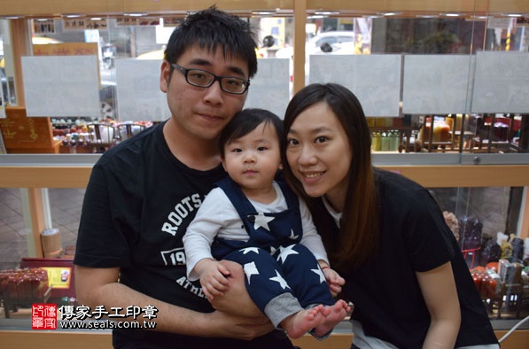 剃胎毛、滿月剃頭、嬰兒剃頭、嬰兒理髮、嬰兒剃髮、嬰兒剃胎毛、嬰兒滿月剃頭、寶寶剃頭、剃胎毛儀式、剃胎毛吉祥話、滿月剃頭儀式、滿月剃頭吉祥話、寶寶剃胎毛、寶寶滿月剃頭理髮、新北永和區剃胎毛、新北永和區滿月剃頭、新北永和區嬰兒剃頭剃胎毛、新北永和區嬰兒理髮、新北永和區嬰兒剃髮、李寶寶(新北永和區嬰兒寶寶滿月剃頭理髮、免費嬰兒剃胎毛儀式吉祥話)。中國風會場，爸媽寶貝免費穿「日中韓」古裝禮服。專業拍照、DVD光碟、證書。★購買「臍帶章、肚臍章、胎毛筆刷印章」贈送：剃頭、收涎、抓周，三選一。2016.04.09  照片2