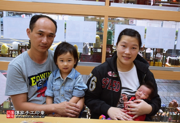 剃胎毛、滿月剃頭、嬰兒剃頭、嬰兒理髮、嬰兒剃髮、嬰兒剃胎毛、嬰兒滿月剃頭、寶寶剃頭、剃胎毛儀式、剃胎毛吉祥話、滿月剃頭儀式、滿月剃頭吉祥話、寶寶剃胎毛、寶寶滿月剃頭理髮、新竹香山區剃胎毛、新竹香山區滿月剃頭、新竹香山區嬰兒剃頭剃胎毛、新竹香山區嬰兒理髮、新竹香山區嬰兒剃髮、李寶寶(新竹香山區嬰兒寶寶滿月剃頭理髮、免費嬰兒剃胎毛儀式吉祥話)。中國風會場，爸媽寶貝免費穿「日中韓」古裝禮服。專業拍照、DVD光碟、證書。★購買「臍帶章、肚臍章、胎毛筆刷印章」贈送：剃頭、收涎、抓周，三選一。2016.05.16  照片2