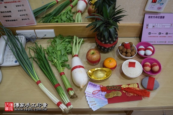 剃胎毛、滿月剃頭、嬰兒剃頭、嬰兒理髮、嬰兒剃髮、嬰兒剃胎毛、嬰兒滿月剃頭、寶寶剃頭、剃胎毛儀式、剃胎毛吉祥話、滿月剃頭儀式、滿月剃頭吉祥話、寶寶剃胎毛、寶寶滿月剃頭理髮、 新北市中和地區剃胎毛、新北市中和地區滿月剃頭、新北市中和地區嬰兒剃頭剃胎毛、新北市中和地區嬰兒理髮、新北市嬰兒剃髮、潘寶寶(新北中和區府嬰兒寶寶滿月剃頭理髮、免費到府嬰兒剃胎毛儀式吉祥話)。到府剃頭剃胎毛主持、專業拍照、DVD光碟、證書。★購買「臍帶章、肚臍章、胎毛筆刷印章」贈送：剃頭、收涎、抓周，三選一。2017.09.12照片1