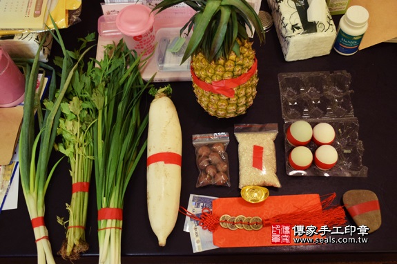 剃胎毛、滿月剃頭、嬰兒剃頭、嬰兒理髮、嬰兒剃髮、嬰兒剃胎毛、嬰兒滿月剃頭、寶寶剃頭、剃胎毛儀式、剃胎毛吉祥話、滿月剃頭儀式、滿月剃頭吉祥話、寶寶剃胎毛、寶寶滿月剃頭理髮、 台中市西屯地區剃胎毛、台中市西屯地區滿月剃頭、台中市西屯地區嬰兒剃頭剃胎毛、台中市西屯地區嬰兒理髮、台中市嬰兒剃髮、馮寶寶(台中西屯區到府嬰兒寶寶滿月剃頭理髮、免費到府嬰兒剃胎毛儀式吉祥話)。到府剃頭剃胎毛主持、專業拍照、DVD光碟、證書。★購買「臍帶章、肚臍章、胎毛筆刷印章」贈送：剃頭、收涎、抓周，三選一。2017.09.16照片1