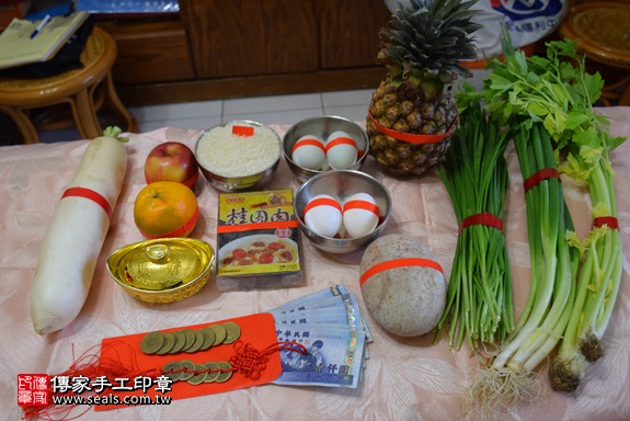 剃胎毛、滿月剃頭、嬰兒剃頭、嬰兒理髮、嬰兒剃髮、嬰兒剃胎毛、嬰兒滿月剃頭、寶寶剃頭、剃胎毛儀式、剃胎毛吉祥話、滿月剃頭儀式、滿月剃頭吉祥話、寶寶剃胎毛、寶寶滿月剃頭理髮、 台北市內湖地區剃胎毛、台北市內湖地區滿月剃頭、台北市內湖地區嬰兒剃頭剃胎毛、台北市內湖地區嬰兒理髮台北市嬰兒剃髮、張寶寶(台北內湖區到府嬰兒寶寶滿月剃頭理髮、免費到府嬰兒剃胎毛儀式吉祥話)。到府剃頭剃胎毛主持、專業拍照、DVD光碟、證書。★購買「臍帶章、肚臍章、胎毛筆刷印章」贈送：剃頭、收涎、抓周，三選一。2017.12.20照片1