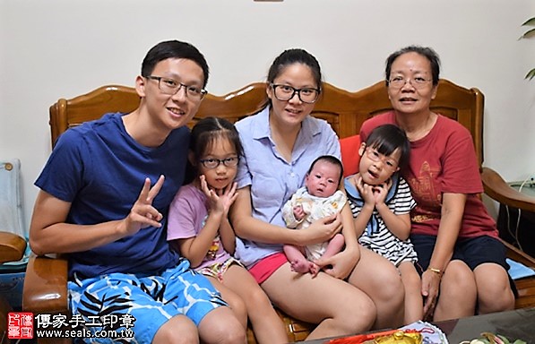 剃胎毛、滿月剃頭、嬰兒剃頭、嬰兒理髮、嬰兒剃髮、嬰兒剃胎毛、嬰兒滿月剃頭、寶寶剃頭、剃胎毛儀式、剃胎毛吉祥話、滿月剃頭儀式、滿月剃頭吉祥話、寶寶剃胎毛、寶寶滿月剃頭理髮、 桃園市八德地區剃胎毛、桃園市八德地區滿月剃頭、桃園市八德地區嬰兒剃頭剃胎毛、桃園市八德地區嬰兒理髮、桃園市嬰兒剃髮、 賴寶寶(桃園八德區到府嬰兒寶寶滿月剃頭理髮、免費到府嬰兒剃胎毛儀式吉祥話)。到府剃頭剃胎毛主持、專業拍照、DVD光碟、證書。★購買「臍帶章、肚臍章、胎毛筆刷印章」贈送：剃頭、收涎、抓周，三選一。2017.08.22照片2