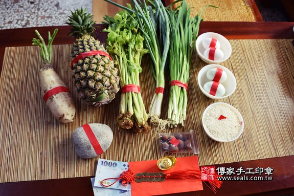 剃胎毛、滿月剃頭、嬰兒剃頭、嬰兒理髮、嬰兒剃髮、嬰兒剃胎毛、嬰兒滿月剃頭、寶寶剃頭、剃胎毛儀式、剃胎毛吉祥話、滿月剃頭儀式、滿月剃頭吉祥話、寶寶剃胎毛、寶寶滿月剃頭理髮、 台中市神岡地區剃胎毛、台中市神岡地區滿月剃頭、台中市神岡地區嬰兒剃頭剃胎毛、台中市神岡地區嬰兒理髮、台中市嬰兒剃髮、荳荳(台中神岡區到府嬰兒寶寶滿月剃頭理髮、免費到府嬰兒剃胎毛儀式吉祥話)。到府剃頭剃胎毛主持、專業拍照、DVD光碟、證書。★購買「臍帶章、肚臍章、胎毛筆刷印章」贈送：剃頭、收涎、抓周，三選一。2017.09.10照片1