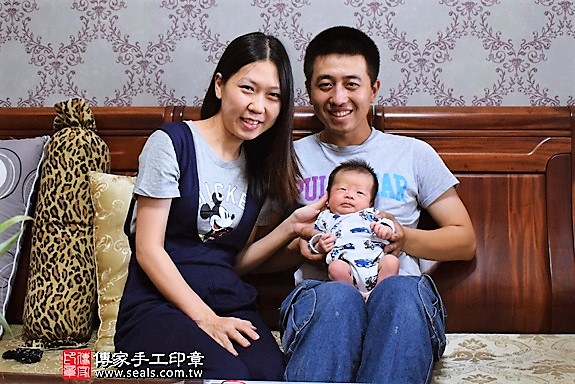 剃胎毛、滿月剃頭、嬰兒剃頭、嬰兒理髮、嬰兒剃髮、嬰兒剃胎毛、嬰兒滿月剃頭、寶寶剃頭、剃胎毛儀式、剃胎毛吉祥話、滿月剃頭儀式、滿月剃頭吉祥話、寶寶剃胎毛、寶寶滿月剃頭理髮、 高雄市仁武地區剃胎毛、高雄市仁武地區滿月剃頭、高雄市仁武地區嬰兒剃頭剃胎毛、高雄市仁武地區嬰兒理髮、高雄市嬰兒剃髮、柯寶寶(高雄仁武區府嬰兒寶寶滿月剃頭理髮、免費到府嬰兒剃胎毛儀式吉祥話)。到府剃頭剃胎毛主持、專業拍照、DVD光碟、證書。★購買「臍帶章、肚臍章、胎毛筆刷印章」贈送：剃頭、收涎、抓周，三選一。2017.09.19照片2