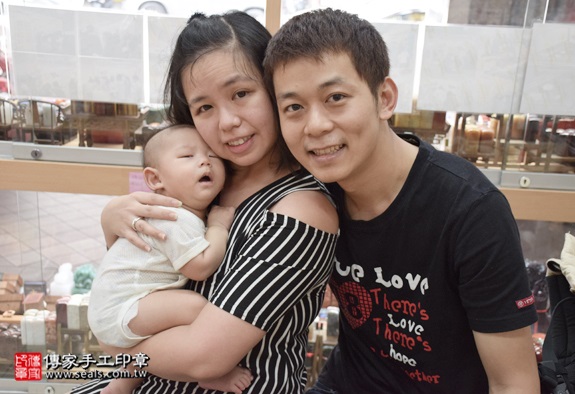 剃胎毛、滿月剃頭、嬰兒剃頭、嬰兒理髮、嬰兒剃髮、嬰兒剃胎毛、嬰兒滿月剃頭、寶寶剃頭、剃胎毛儀式、剃胎毛吉祥話、滿月剃頭儀式、滿月剃頭吉祥話、寶寶剃胎毛、寶寶滿月剃頭理髮、新北永和區剃胎毛、新北永和區滿月剃頭、新北永和區嬰兒剃頭剃胎毛、新北永和區嬰兒理髮、新北永和區嬰兒剃髮、葉寶寶(新北永和區嬰兒寶寶滿月剃頭理髮、免費嬰兒剃胎毛儀式吉祥話)。中國風會場，爸媽寶貝免費穿「日中韓」古裝禮服。專業拍照、DVD光碟、證書。★購買「臍帶章、肚臍章、胎毛筆刷印章」贈送：剃頭、收涎、抓周，三選一。2016.05.28  照片2