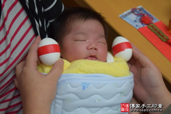 剃胎毛、滿月剃頭、嬰兒剃頭、嬰兒理髮、嬰兒剃髮、嬰兒剃胎毛、嬰兒滿月剃頭、寶寶剃頭、剃胎毛儀式、剃胎毛吉祥話、滿月剃頭儀式、滿月剃頭吉祥話、寶寶剃胎毛、寶寶滿月剃頭理髮、台中北區剃胎毛、台中北區滿月剃頭、台中北區嬰兒剃頭剃胎毛、台中北區嬰兒理髮、台中北區嬰兒剃髮、江寶寶(台中北區嬰兒寶寶滿月剃頭理髮、免費嬰兒剃胎毛儀式吉祥話)。中國風會場，爸媽寶貝免費穿「日中韓」古裝禮服。專業拍照、DVD光碟、證書。★購買「臍帶章、肚臍章、胎毛筆刷印章」贈送：剃頭、收涎、抓周，三選一。2017.01.23 照片3