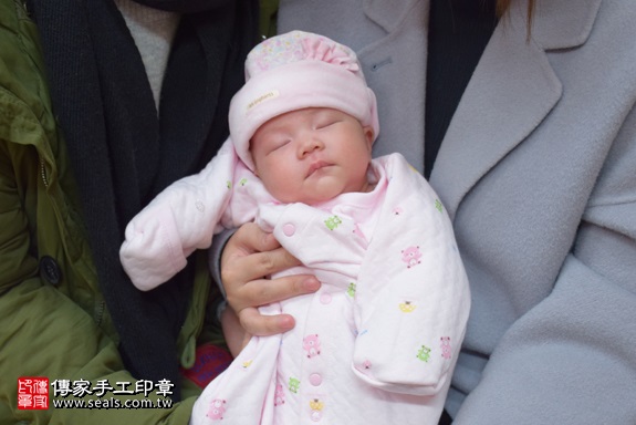 剃胎毛、滿月剃頭、嬰兒剃頭、嬰兒理髮、嬰兒剃髮、嬰兒剃胎毛、嬰兒滿月剃頭、寶寶剃頭、剃胎毛儀式、剃胎毛吉祥話、滿月剃頭儀式、滿月剃頭吉祥話、寶寶剃胎毛、寶寶滿月剃頭理髮、 新北市永和地區剃胎毛、新北市永和地區滿月剃頭、新北市永和地區嬰兒剃頭剃胎毛、新北市永和地區嬰兒理髮、新北市嬰兒剃髮、謝寶寶(新北永和區嬰兒寶寶滿月剃頭理髮、免費嬰兒剃胎毛儀式吉祥話)。中國風會場，爸媽寶貝免費穿「日中韓」古裝禮服。專業拍照、DVD光碟、證書。★購買「臍帶章、肚臍章、胎毛筆刷印章」贈送：剃頭、收涎、抓周，三選一。2017.12.19照片2