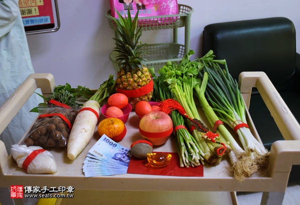 剃胎毛、滿月剃頭、嬰兒剃頭、嬰兒理髮、嬰兒剃髮、嬰兒剃胎毛、嬰兒滿月剃頭、寶寶剃頭、剃胎毛儀式、剃胎毛吉祥話、滿月剃頭儀式、滿月剃頭吉祥話、寶寶剃胎毛、寶寶滿月剃頭理髮、 台中北區剃胎毛、台中北區滿月剃頭、 台中北區嬰兒剃頭剃胎毛、台中北區嬰兒理髮、台中北區嬰兒剃髮、陳寶寶(台中北區到府嬰兒寶寶滿月剃頭理髮、免費到府嬰兒剃胎毛儀式吉祥話)。到府剃頭剃胎毛主持、專業拍照、DVD光碟、證書。★購買「臍帶章、肚臍章、胎毛筆刷印章」贈送：剃頭、收涎、抓周，三選一。2016.05.14  照片1