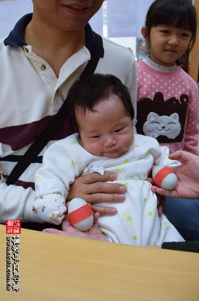 剃胎毛、滿月剃頭、嬰兒剃頭、嬰兒理髮、嬰兒剃髮、嬰兒剃胎毛、嬰兒滿月剃頭、寶寶剃頭、剃胎毛儀式、剃胎毛吉祥話、滿月剃頭儀式、滿月剃頭吉祥話、寶寶剃胎毛、寶寶滿月剃頭理髮、新竹香山區剃胎毛、新竹香山區滿月剃頭、新竹香山區嬰兒剃頭剃胎毛、新竹香山區嬰兒理髮、新竹香山區嬰兒剃髮、林寶寶(新竹香山區嬰兒寶寶滿月剃頭理髮、免費嬰兒剃胎毛儀式吉祥話)。中國風會場，爸媽寶貝免費穿「日中韓」古裝禮服。專業拍照、DVD光碟、證書。★購買「臍帶章、肚臍章、胎毛筆刷印章」贈送：剃頭、收涎、抓周，三選一。2016.03.19 照片4
