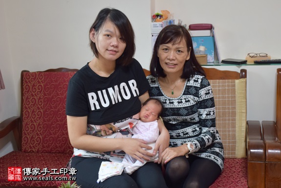 剃胎毛、滿月剃頭、嬰兒剃頭、嬰兒理髮、嬰兒剃髮、嬰兒剃胎毛、嬰兒滿月剃頭、寶寶剃頭、剃胎毛儀式、剃胎毛吉祥話、滿月剃頭儀式、滿月剃頭吉祥話、寶寶剃胎毛、寶寶滿月剃頭理髮、 新北市淡水地區剃胎毛、新北市淡水地區滿月剃頭、新北市淡水地區嬰兒剃頭剃胎毛、新北市淡水地區嬰兒理髮、新北市嬰兒剃髮、許寶寶(新北淡水區到府嬰兒寶寶滿月剃頭理髮、免費到府嬰兒剃胎毛儀式吉祥話)。到府剃頭剃胎毛主持、專業拍照、DVD光碟、證書。★購買「臍帶章、肚臍章、胎毛筆刷印章」贈送：剃頭、收涎、抓周，三選一。2017.11.21照片2