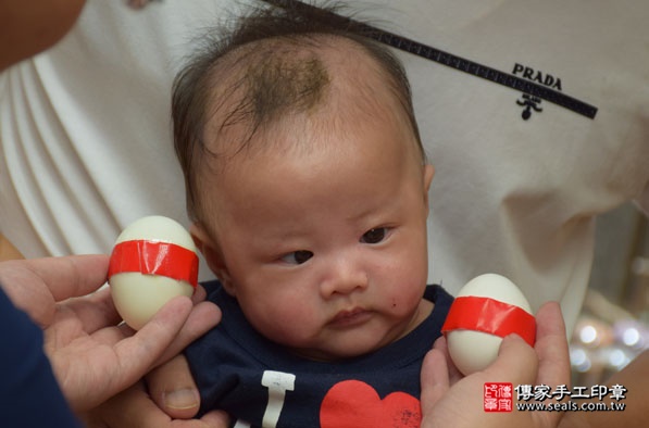 剃胎毛、滿月剃頭、嬰兒剃頭、嬰兒理髮、嬰兒剃髮、嬰兒剃胎毛、嬰兒滿月剃頭、寶寶剃頭、剃胎毛儀式、剃胎毛吉祥話、滿月剃頭儀式、滿月剃頭吉祥話、寶寶剃胎毛、寶寶滿月剃頭理髮、台中北屯區剃胎毛、台中北屯區滿月剃頭、台中北屯區嬰兒剃頭剃胎毛、台中北屯區嬰兒理髮、台中北屯區嬰兒剃髮、林寶寶(台中北屯區嬰兒寶寶滿月剃頭理髮、免費嬰兒剃胎毛儀式吉祥話)。中國風會場，爸媽寶貝免費穿「日中韓」古裝禮服。專業拍照、DVD光碟、證書。★購買「臍帶章、肚臍章、胎毛筆刷印章」贈送：剃頭、收涎、抓周，三選一。2016.08.01  照片3