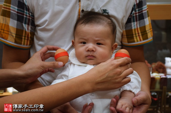 剃胎毛、滿月剃頭、嬰兒剃頭、嬰兒理髮、嬰兒剃髮、嬰兒剃胎毛、嬰兒滿月剃頭、寶寶剃頭、剃胎毛儀式、剃胎毛吉祥話、滿月剃頭儀式、滿月剃頭吉祥話、寶寶剃胎毛、寶寶滿月剃頭理髮、新北永和區剃胎毛、新北永和區滿月剃頭、新北永和區嬰兒剃頭剃胎毛、新北永和區嬰兒理髮、新北永和區嬰兒剃髮、萬寶寶(新北永和區嬰兒寶寶滿月剃頭理髮、免費嬰兒剃胎毛儀式吉祥話)。中國風會場，爸媽寶貝免費穿「日中韓」古裝禮服。專業拍照、DVD光碟、證書。★購買「臍帶章、肚臍章、胎毛筆刷印章」贈送：剃頭、收涎、抓周，三選一。2016.09.25 照片3