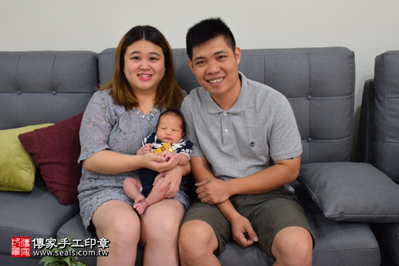 剃胎毛、滿月剃頭、嬰兒剃頭、嬰兒理髮、嬰兒剃髮、嬰兒剃胎毛、嬰兒滿月剃頭、寶寶剃頭、剃胎毛儀式、剃胎毛吉祥話、滿月剃頭儀式、滿月剃頭吉祥話、寶寶剃胎毛、寶寶滿月剃頭理髮、 新竹縣芎林地區剃胎毛、新竹縣芎林地區滿月剃頭、新竹縣芎林地區嬰兒剃頭剃胎毛、新竹縣芎林地區嬰兒理髮、新竹縣嬰兒剃髮、林寶寶(新竹芎林鄉到府嬰兒寶寶滿月剃頭理髮、免費到府嬰兒剃胎毛儀式吉祥話)。到府剃頭剃胎毛主持、專業拍照、DVD光碟、證書。★購買「臍帶章、肚臍章、胎毛筆刷印章」贈送：剃頭、收涎、抓周，三選一。2017.09.12照片2