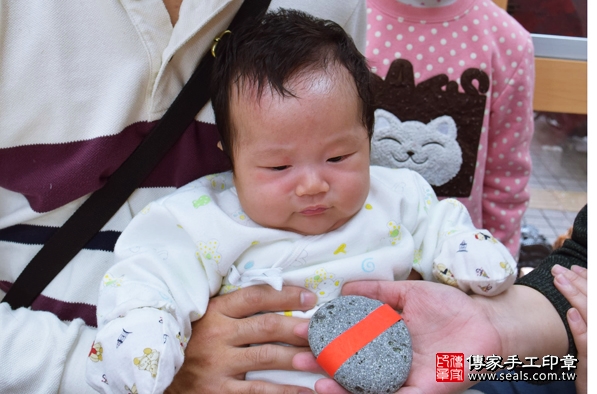 剃胎毛、滿月剃頭、嬰兒剃頭、嬰兒理髮、嬰兒剃髮、嬰兒剃胎毛、嬰兒滿月剃頭、寶寶剃頭、剃胎毛儀式、剃胎毛吉祥話、滿月剃頭儀式、滿月剃頭吉祥話、寶寶剃胎毛、寶寶滿月剃頭理髮、新竹香山區剃胎毛、新竹香山區滿月剃頭、新竹香山區嬰兒剃頭剃胎毛、新竹香山區嬰兒理髮、新竹香山區嬰兒剃髮、林寶寶(新竹香山區嬰兒寶寶滿月剃頭理髮、免費嬰兒剃胎毛儀式吉祥話)。中國風會場，爸媽寶貝免費穿「日中韓」古裝禮服。專業拍照、DVD光碟、證書。★購買「臍帶章、肚臍章、胎毛筆刷印章」贈送：剃頭、收涎、抓周，三選一。2016.03.19 照片5