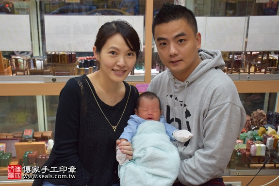 剃胎毛、滿月剃頭、嬰兒剃頭、嬰兒理髮、嬰兒剃髮、嬰兒剃胎毛、嬰兒滿月剃頭、寶寶剃頭、剃胎毛儀式、剃胎毛吉祥話、滿月剃頭儀式、滿月剃頭吉祥話、寶寶剃胎毛、寶寶滿月剃頭理髮、 新北市永和地區剃胎毛、新北市永和地區滿月剃頭、新北市永和地區嬰兒剃頭剃胎毛、新北市永和地區嬰兒理髮、新北市嬰兒剃髮、王寶寶(新北永和區嬰兒寶寶滿月剃頭理髮、免費嬰兒剃胎毛儀式吉祥話)。中國風會場，爸媽寶貝免費穿「日中韓」古裝禮服。專業拍照、DVD光碟、證書。★購買「臍帶章、肚臍章、胎毛筆刷印章」贈送：剃頭、收涎、抓周，三選一。2017.11.18照片2