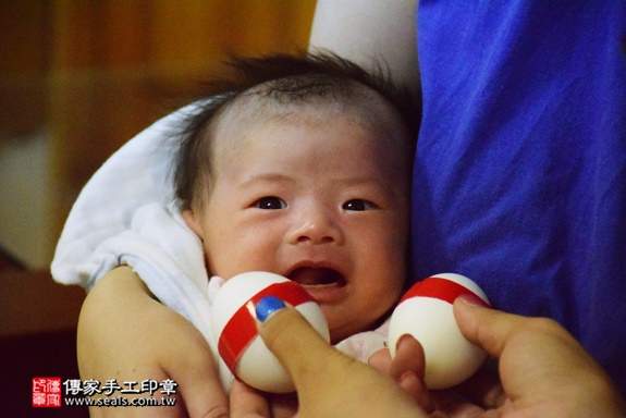 剃胎毛、滿月剃頭、嬰兒剃頭、嬰兒理髮、嬰兒剃髮、嬰兒剃胎毛、嬰兒滿月剃頭、寶寶剃頭、剃胎毛儀式、剃胎毛吉祥話、滿月剃頭儀式、滿月剃頭吉祥話、寶寶剃胎毛、寶寶滿月剃頭理髮、 彰化永靖鄉剃胎毛、彰化永靖鄉滿月剃頭、 彰化永靖鄉嬰兒剃頭剃胎毛、彰化永靖鄉嬰兒理髮、彰化永靖鄉嬰兒剃髮、張寶寶(彰化永靖鄉到府嬰兒寶寶滿月剃頭理髮、免費到府嬰兒剃胎毛儀式吉祥話)。到府剃頭剃胎毛主持、專業拍照、DVD光碟、證書。★購買「臍帶章、肚臍章、胎毛筆刷印章」贈送：剃頭、收涎、抓周，三選一。2016.07.27  照片3