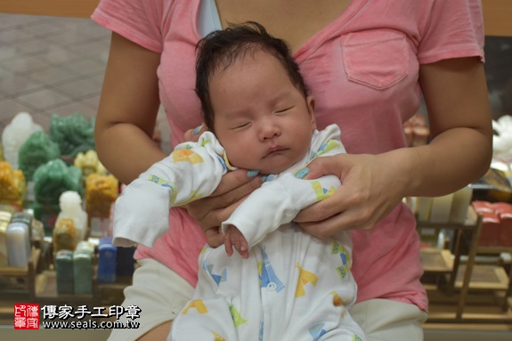 剃胎毛、滿月剃頭、嬰兒剃頭、嬰兒理髮、嬰兒剃髮、嬰兒剃胎毛、嬰兒滿月剃頭、寶寶剃頭、剃胎毛儀式、剃胎毛吉祥話、滿月剃頭儀式、滿月剃頭吉祥話、寶寶剃胎毛、寶寶滿月剃頭理髮、 新北市永和地區剃胎毛、新北市永和地區滿月剃頭、新北市永和地區嬰兒剃頭剃胎毛、新北市永和地區嬰兒理髮、新北市嬰兒剃髮、陳寶寶(新北永和區嬰兒寶寶滿月剃頭理髮、免費嬰兒剃胎毛儀式吉祥話)。中國風會場，爸媽寶貝免費穿「日中韓」古裝禮服。專業拍照、DVD光碟、證書。★購買「臍帶章、肚臍章、胎毛筆刷印章」贈送：剃頭、收涎、抓周，三選一。2017.09.06照片2