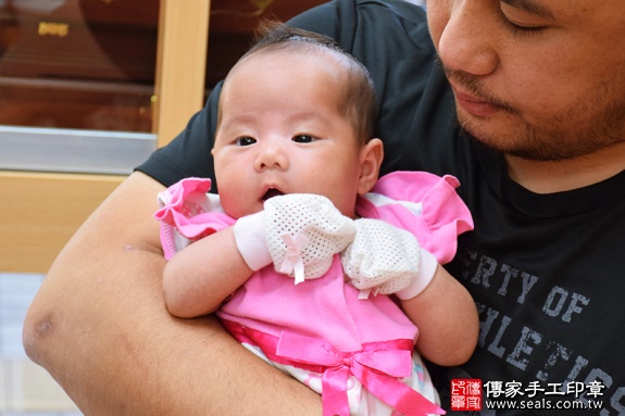 剃胎毛、滿月剃頭、嬰兒剃頭、嬰兒理髮、嬰兒剃髮、嬰兒剃胎毛、嬰兒滿月剃頭、寶寶剃頭、剃胎毛儀式、剃胎毛吉祥話、滿月剃頭儀式、滿月剃頭吉祥話、寶寶剃胎毛、寶寶滿月剃頭理髮、新竹香山區剃胎毛、新竹香山區滿月剃頭、新竹香山區嬰兒剃頭剃胎毛、新竹香山區嬰兒理髮、新竹香山區嬰兒剃髮、周寶寶(新竹香山區嬰兒寶寶滿月剃頭理髮、免費嬰兒剃胎毛儀式吉祥話)。中國風會場，爸媽寶貝免費穿「日中韓」古裝禮服。專業拍照、DVD光碟、證書。★購買「臍帶章、肚臍章、胎毛筆刷印章」贈送：剃頭、收涎、抓周，三選一。2016.07.20  照片2