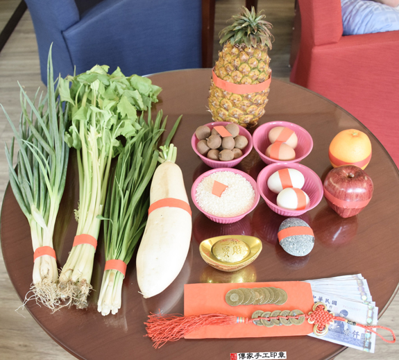 山並寶寶(台北士林區到府嬰兒寶寶滿月剃頭理髮、免費到府嬰兒剃胎毛儀式吉祥話)。到府剃頭剃胎毛主持、專業拍照、DVD光碟、證書。★購買「臍帶章、肚臍章、胎毛筆刷印章」贈送：剃頭、收涎、抓周，三選一。2015.11.12 照片1