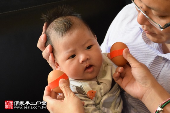 剃胎毛、滿月剃頭、嬰兒剃頭、嬰兒理髮、嬰兒剃髮、嬰兒剃胎毛、嬰兒滿月剃頭、寶寶剃頭、剃胎毛儀式、剃胎毛吉祥話、滿月剃頭儀式、滿月剃頭吉祥話、寶寶剃胎毛、寶寶滿月剃頭理髮、 新北樹林區剃胎毛、新北樹林區滿月剃頭、 新北樹林區嬰兒剃頭剃胎毛、新北樹林區嬰兒理髮、新北樹林區嬰兒剃髮、曾寶寶(新北樹林區到府嬰兒寶寶滿月剃頭理髮、免費到府嬰兒剃胎毛儀式吉祥話)。到府剃頭剃胎毛主持、專業拍照、DVD光碟、證書。★購買「臍帶章、肚臍章、胎毛筆刷印章」贈送：剃頭、收涎、抓周，三選一。2017.04.24  照片3