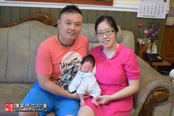 剃胎毛、滿月剃頭、嬰兒剃頭、嬰兒理髮、嬰兒剃髮、嬰兒剃胎毛、嬰兒滿月剃頭、寶寶剃頭、剃胎毛儀式、剃胎毛吉祥話、滿月剃頭儀式、滿月剃頭吉祥話、寶寶剃胎毛、寶寶滿月剃頭理髮、 新北淡水區剃胎毛、新北淡水區滿月剃頭、 新北淡水區嬰兒剃頭剃胎毛、新北淡水區嬰兒理髮、新北淡水區嬰兒剃髮、黃寶寶(新北淡水區到府嬰兒寶寶滿月剃頭理髮、免費到府嬰兒剃胎毛儀式吉祥話)。到府剃頭剃胎毛主持、專業拍照、DVD光碟、證書。★購買「臍帶章、肚臍章、胎毛筆刷印章」贈送：剃頭、收涎、抓周，三選一。2017.06.07  照片2
