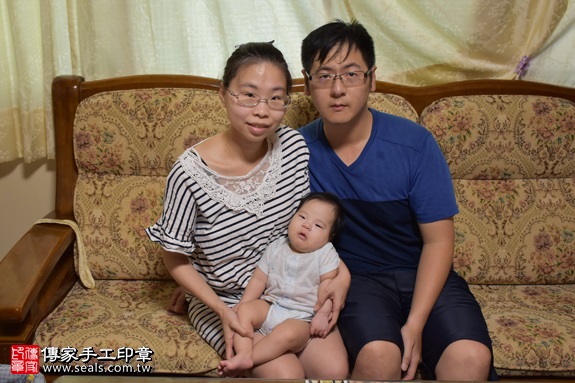 剃胎毛、滿月剃頭、嬰兒剃頭、嬰兒理髮、嬰兒剃髮、嬰兒剃胎毛、嬰兒滿月剃頭、寶寶剃頭、剃胎毛儀式、剃胎毛吉祥話、滿月剃頭儀式、滿月剃頭吉祥話、寶寶剃胎毛、寶寶滿月剃頭理髮、 新北市淡水地區剃胎毛、新北市淡水地區滿月剃頭、新北市淡水地區嬰兒剃頭剃胎毛、新北市淡水地區嬰兒理髮、新北市嬰兒剃髮、何寶寶(新北淡水區到府嬰兒寶寶滿月剃頭理髮、免費到府嬰兒剃胎毛儀式吉祥話)。到府剃頭剃胎毛主持、專業拍照、DVD光碟、證書。★購買「臍帶章、肚臍章、胎毛筆刷印章」贈送：剃頭、收涎、抓周，三選一。2017.09.24照片2