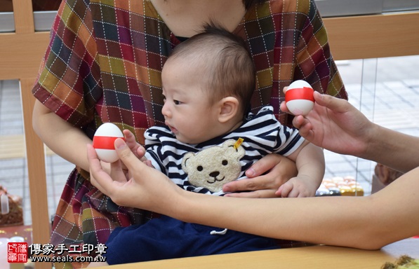 剃胎毛、滿月剃頭、嬰兒剃頭、嬰兒理髮、嬰兒剃髮、嬰兒剃胎毛、嬰兒滿月剃頭、寶寶剃頭、剃胎毛儀式、剃胎毛吉祥話、滿月剃頭儀式、滿月剃頭吉祥話、寶寶剃胎毛、寶寶滿月剃頭理髮、 新竹市香山地區剃胎毛、新竹市香山地區滿月剃頭、新竹市香山地區嬰兒剃頭剃胎毛、新竹市香山地區嬰兒理髮、新竹市嬰兒剃髮、 葉寶寶(新竹香山區嬰兒寶寶滿月剃頭理髮、免費嬰兒剃胎毛儀式吉祥話)。中國風會場，爸媽寶貝免費穿「日中韓」古裝禮服。專業拍照、DVD光碟、證書。★購買「臍帶章、肚臍章、胎毛筆刷印章」贈送：剃頭、收涎、抓周，三選一。2017.09.09照片3