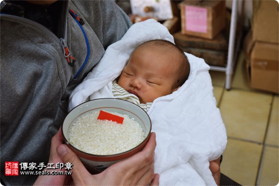 剃胎毛、滿月剃頭、嬰兒剃頭、嬰兒理髮、嬰兒剃髮、嬰兒剃胎毛、嬰兒滿月剃頭、寶寶剃頭、剃胎毛儀式、剃胎毛吉祥話、滿月剃頭儀式、滿月剃頭吉祥話、寶寶剃胎毛、寶寶滿月剃頭理髮、新北永和區剃胎毛、新北永和區滿月剃頭、新北永和區嬰兒剃頭剃胎毛、新北永和區嬰兒理髮、新北永和區嬰兒剃髮、林寶寶(新北永和區嬰兒寶寶滿月剃頭理髮、免費嬰兒剃胎毛儀式吉祥話)。中國風會場，爸媽寶貝免費穿「日中韓」古裝禮服。專業拍照、DVD光碟、證書。★購買「臍帶章、肚臍章、胎毛筆刷印章」贈送：剃頭、收涎、抓周，三選一。2016.12.17 照片5