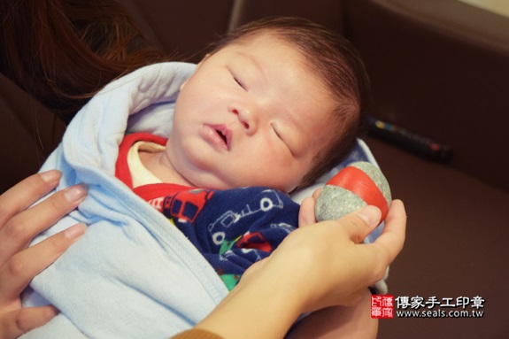 剃胎毛、滿月剃頭、嬰兒剃頭、嬰兒理髮、嬰兒剃髮、嬰兒剃胎毛、嬰兒滿月剃頭、寶寶剃頭、剃胎毛儀式、剃胎毛吉祥話、滿月剃頭儀式、滿月剃頭吉祥話、寶寶剃胎毛、寶寶滿月剃頭理髮、 台中西屯區剃胎毛、台中西屯區滿月剃頭、 台中西屯區嬰兒剃頭剃胎毛、台中西屯區嬰兒理髮、台中西屯區嬰兒剃髮、張寶寶(台中西屯區到府嬰兒寶寶滿月剃頭理髮、免費到府嬰兒剃胎毛儀式吉祥話)。到府剃頭剃胎毛主持、專業拍照、DVD光碟、證書。★購買「臍帶章、肚臍章、胎毛筆刷印章」贈送：剃頭、收涎、抓周，三選一。2017.02.07  照片5
